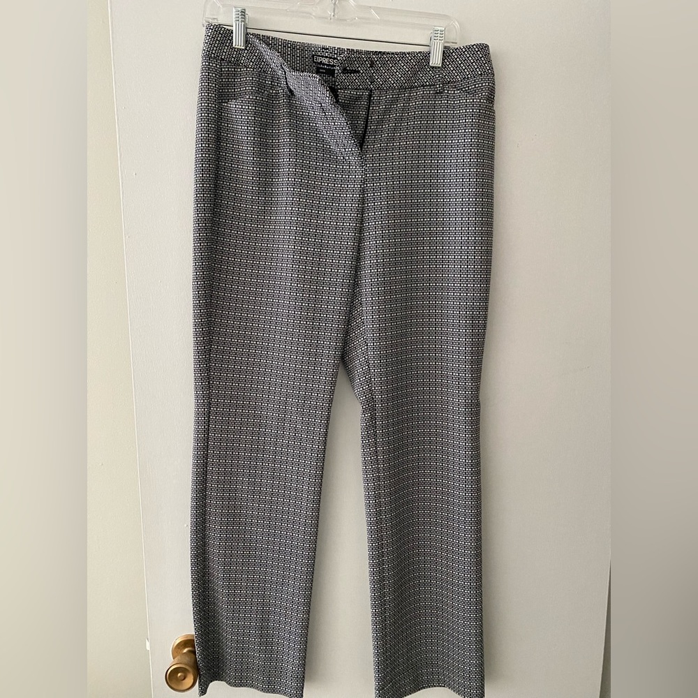 Express Women’s Editor pants. Black and white check. Size 6 regular